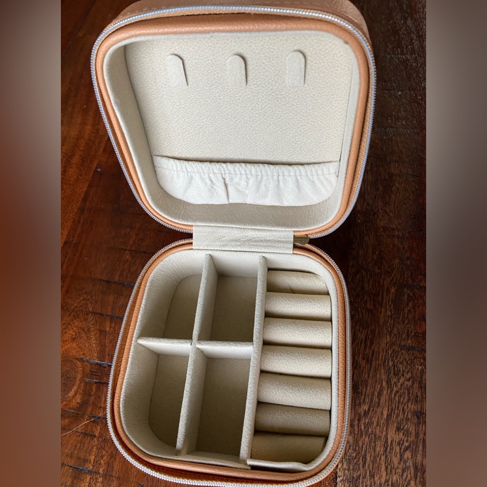 Samara Travel Jewelry Case in Cognac - Like new!